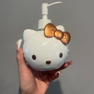 Hello kitty lotion or soap dispenser